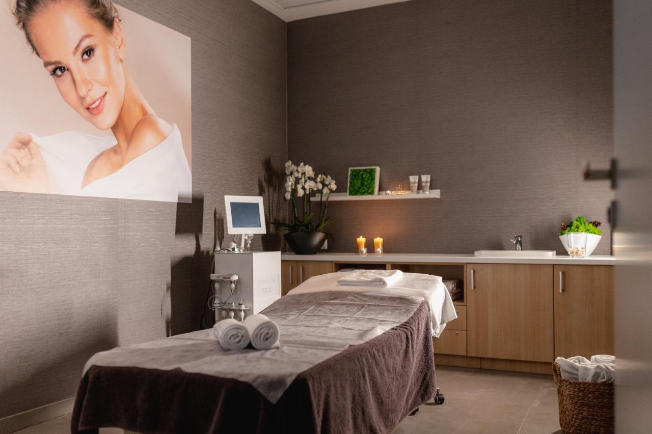 Platinum Mountain Hotel&Spa Szklarska Poreba Extérieur photo A treatment room at a medical spa